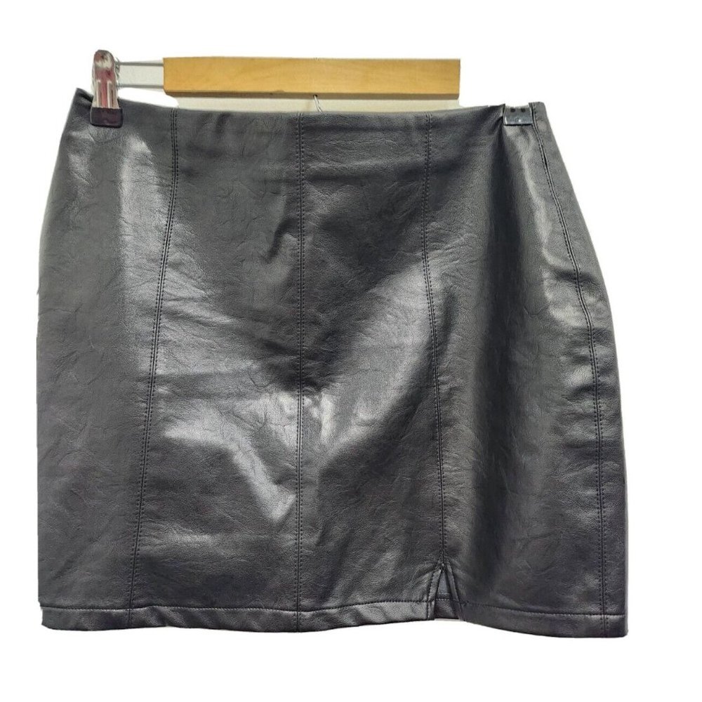 Jolt Womens Black Faux Leather Mini Skirt Size 11 Juniors Back Slit Straight‎